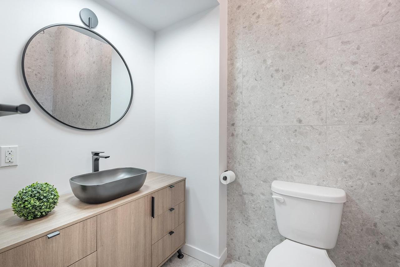 Free Parking Prime Location New Modern Condo Brossard Zewnętrze zdjęcie